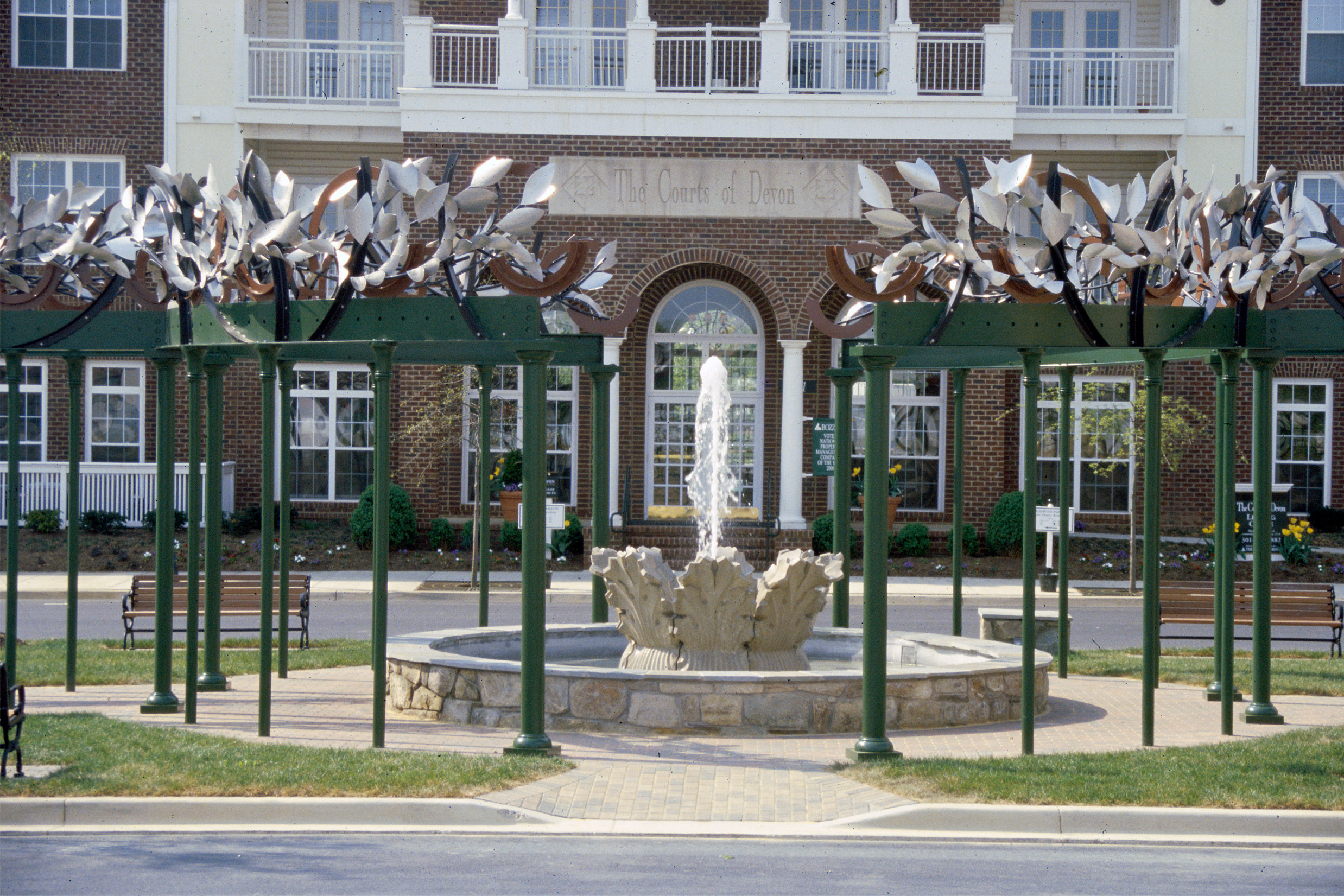 Lakelands Community – Market Square Peristyle, Frieze, and Fountain
