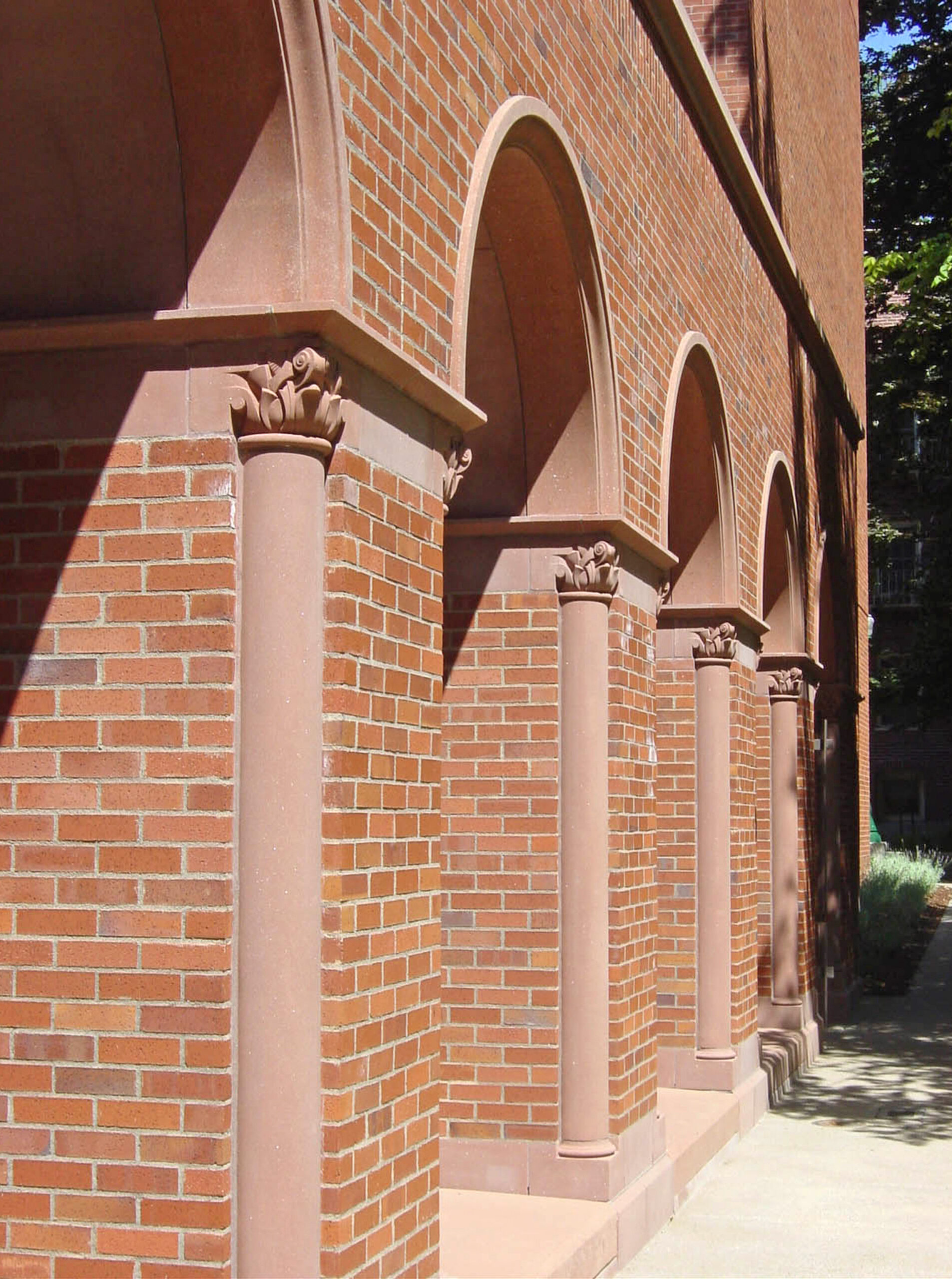University of Oregon, Jordan Schnitzer Museum of Art – Column Capitals