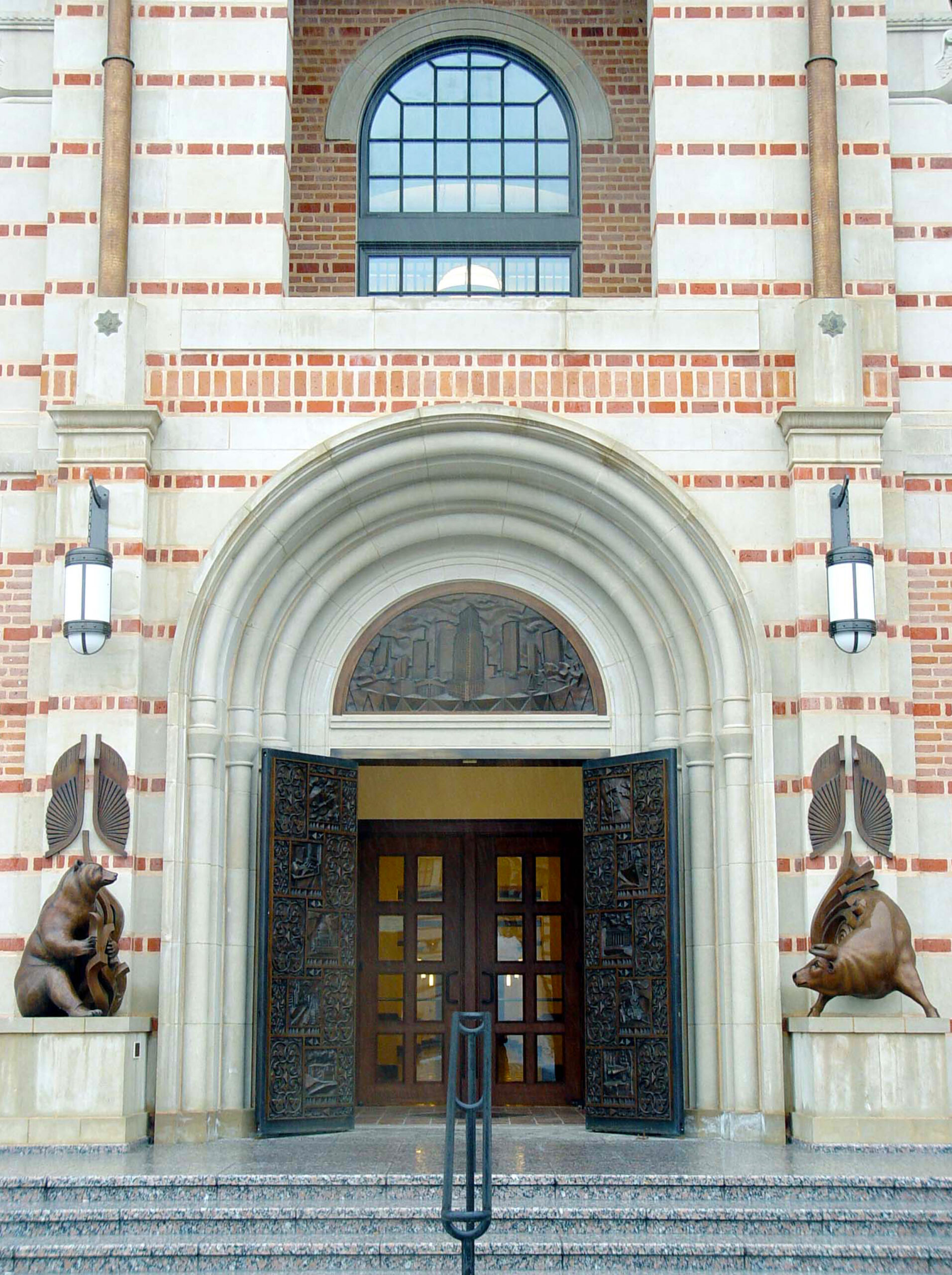 Rice University – McNair Hall, Jesse H. Jones Graduate School of Management – New Jones School Entrance Ornament and Sculpture